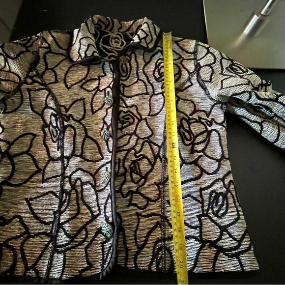 Black and White REVERSIBLE Floral Women's Stunning Jacket size Small NWT ✨ - Picture 10 of 14